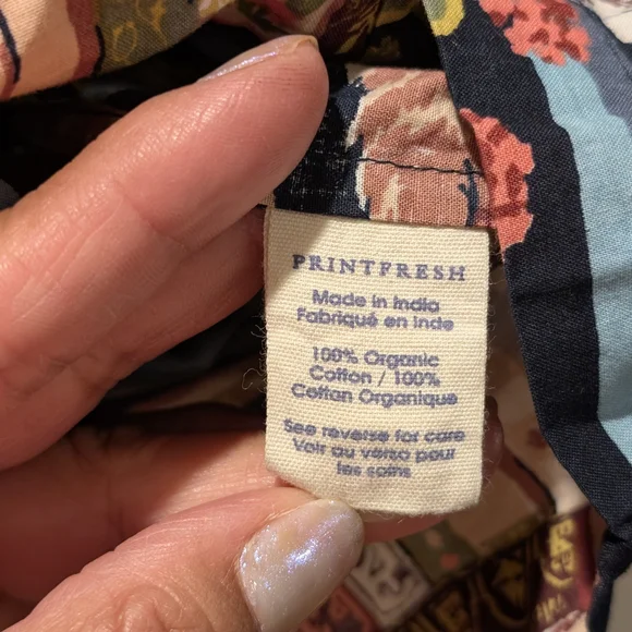 Printfresh Beige Label with Navy Logo on Patterned Fabric - Picture 5 of 6